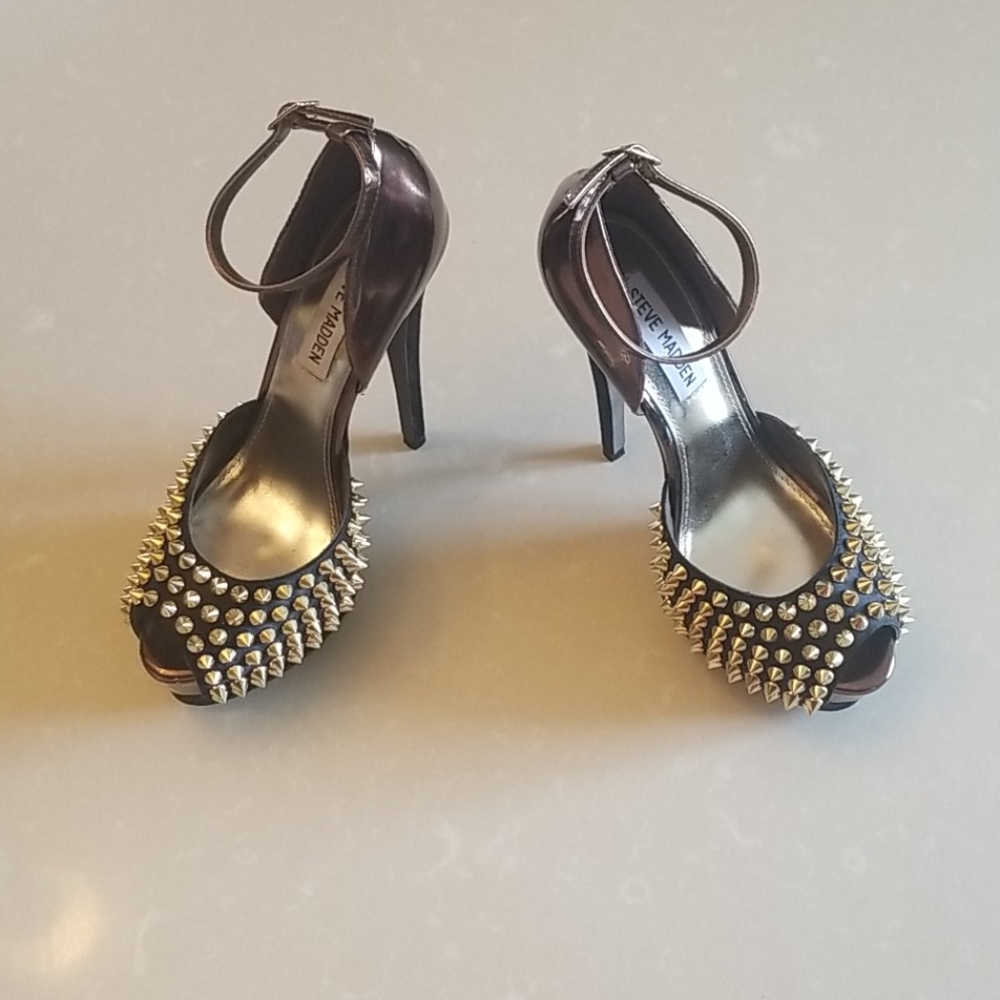 Steve Madden Metal Studded Bronze 6M Shoe - Picture 8 of 8